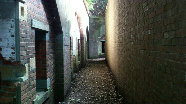 深山砲台跡のレンガ造りの弾薬庫