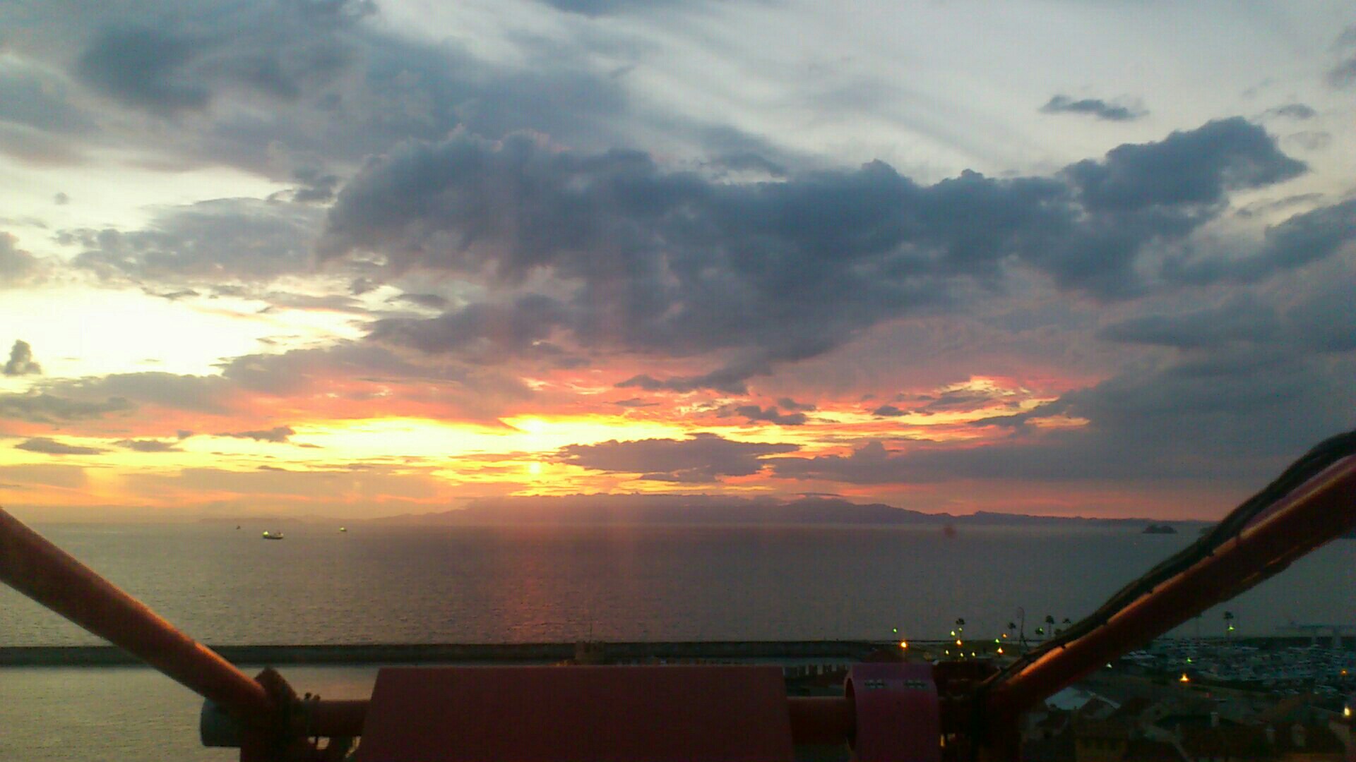 観覧車から見た夕日