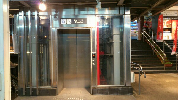 大津サービスエリアにはエレベーターがついています