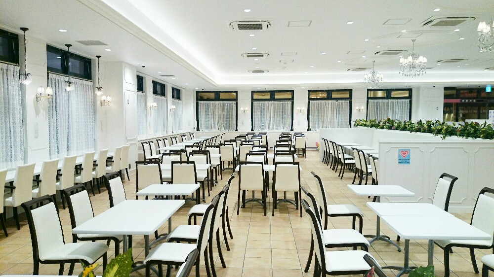 宝塚北サービスエリアのイートインスペースは広くてきれい