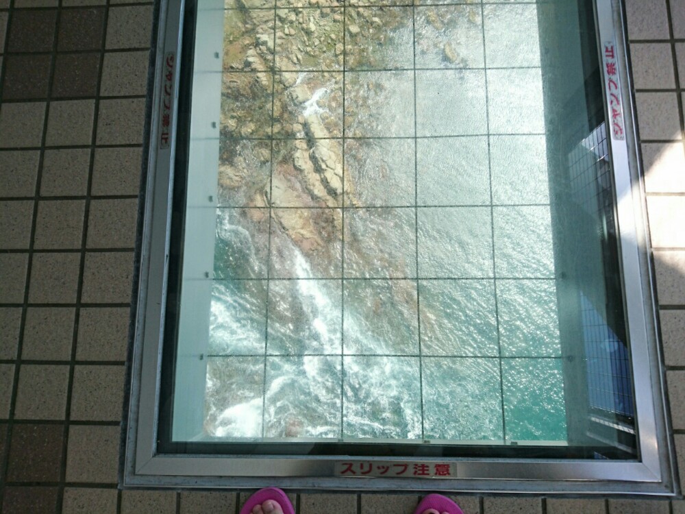 大鳴門橋のガラスの床