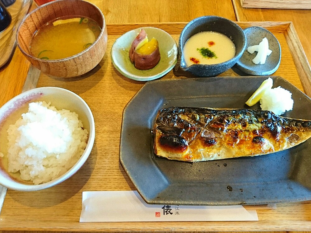 銀俵の焼塩サバ定食