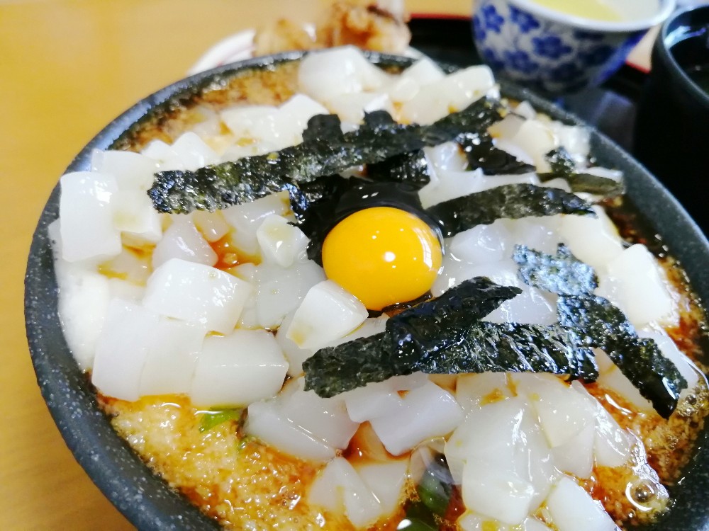 ドライブインよしだのいか丼を出すのアップ