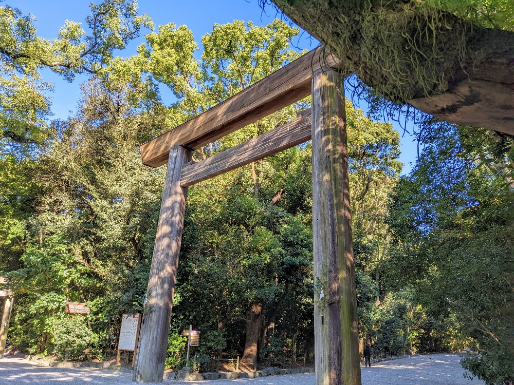 熱田神宮の木の鳥居