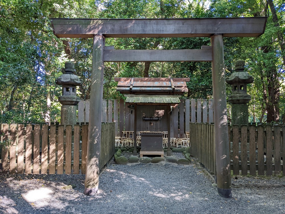 熱田神宮内の楠御前社