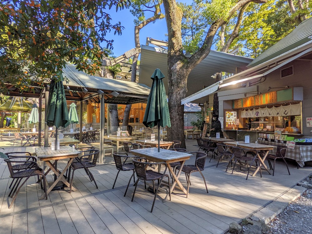 熱田神宮境内にある宮きしめん