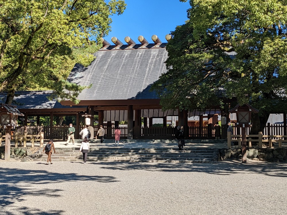 熱田神宮の本宮と拝殿