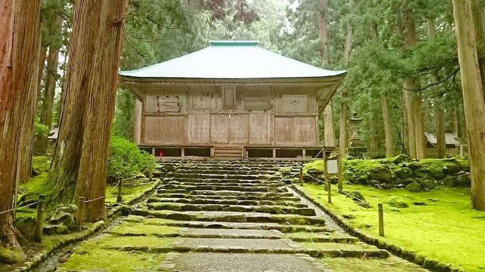 平泉寺白山神社の象徴的な拝殿
