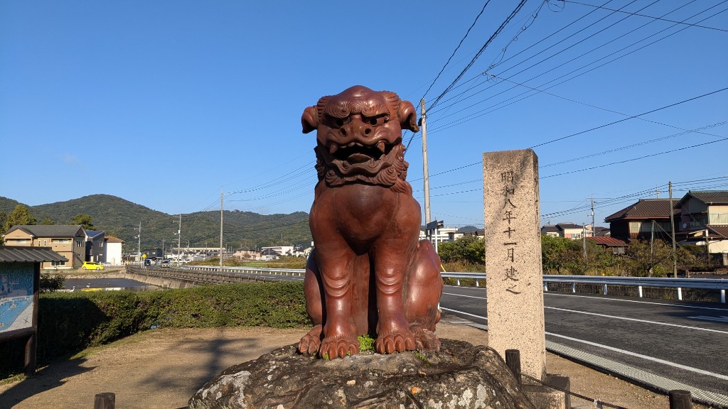 吉備津彦神社を護る備前焼の珍しい狛犬