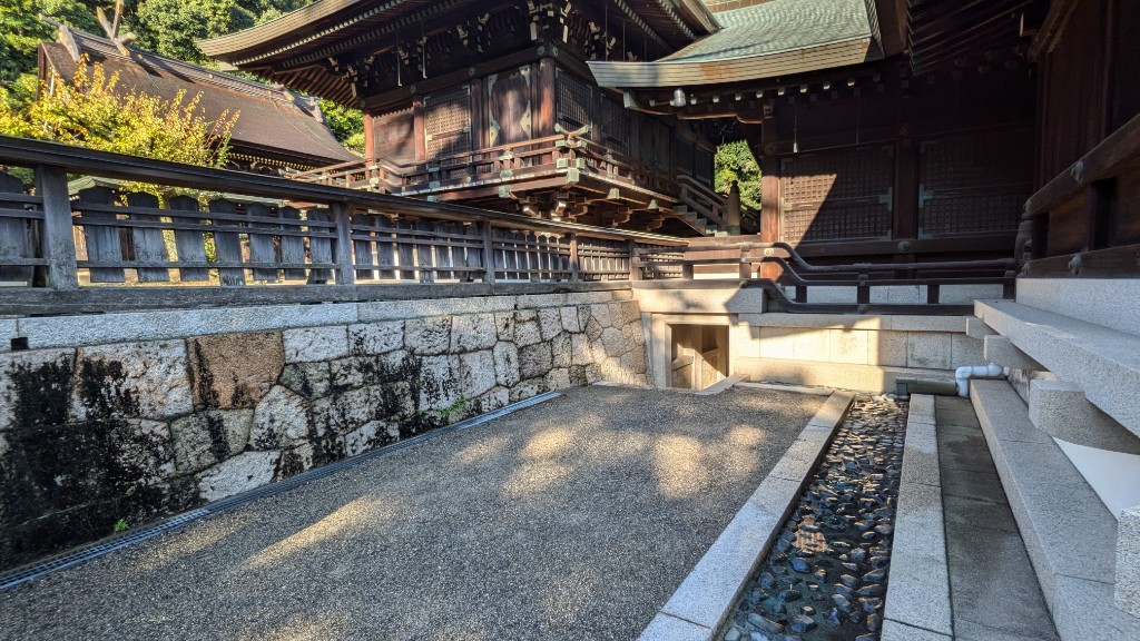 渡殿と祭文殿の間にある謎の通路